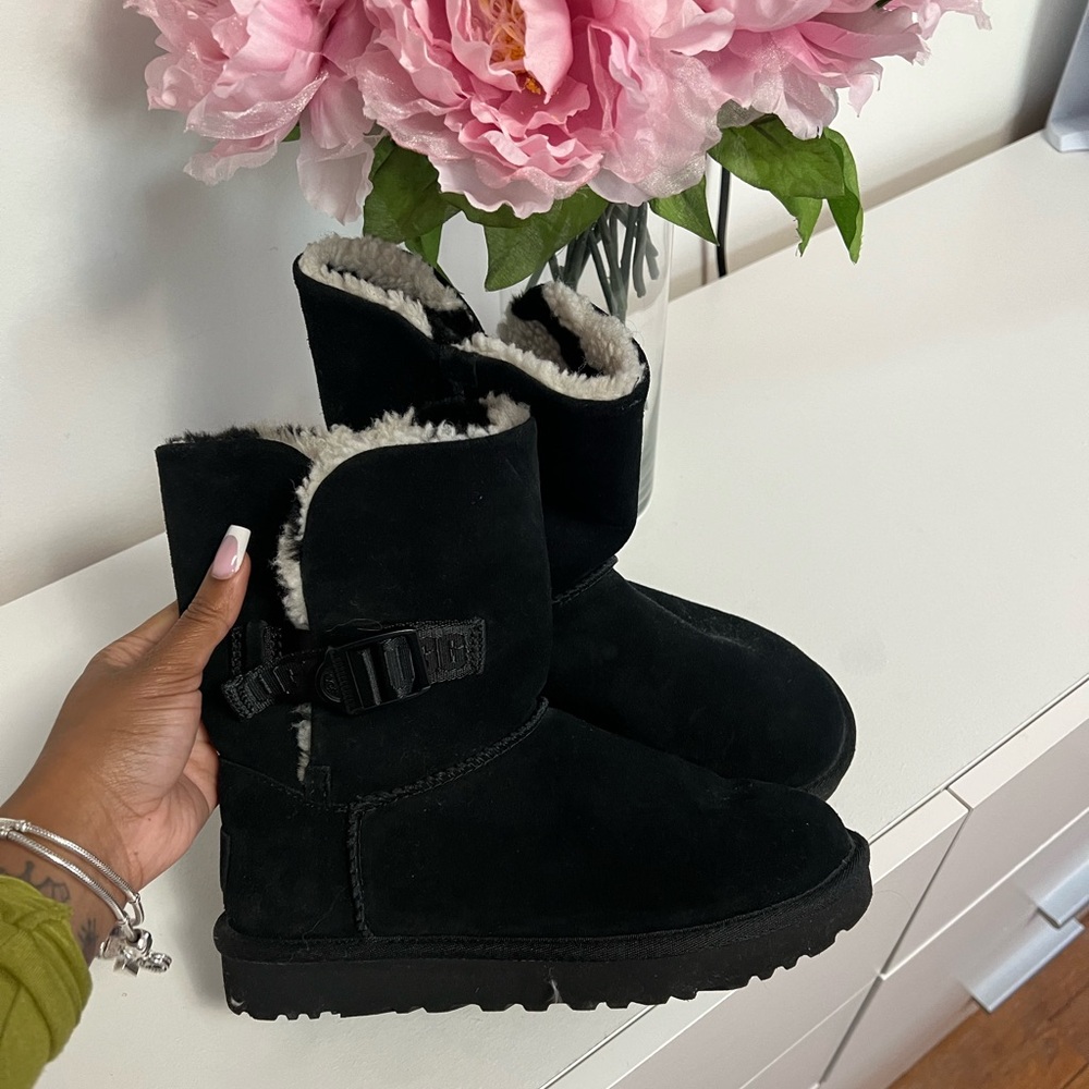 UGGS
